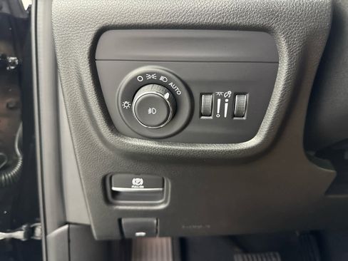 New 2025 Jeep Grand Cherokee L Limited image 9