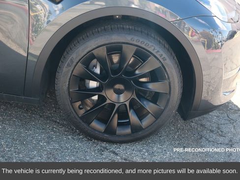 Used 2023 Tesla Model Y Long Range image 8