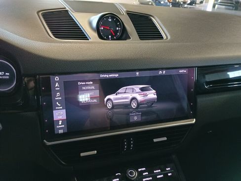 Used 2019 Porsche Cayenne AWD/4WD image 26