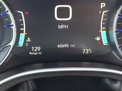 Used 2024 Chrysler Pacifica Touring-L FWD image 19