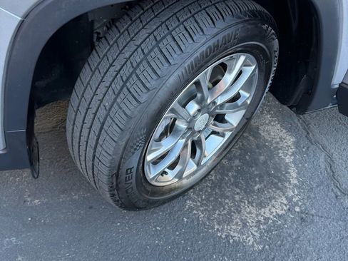 Used 2019 Jeep Cherokee Latitude Plus image 16