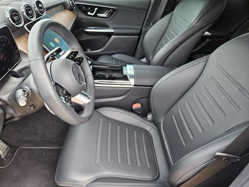 Used 2026 Mercedes-Benz GLC 300 image 5