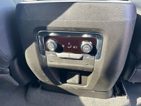 Used 2025 Chevrolet Tahoe Premier AWD/4WD image 18