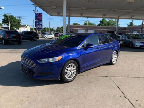 Used 2016 Ford Fusion SE FWD image 4