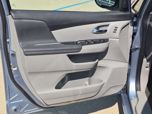 Used 2014 Honda Odyssey Touring Elite image 12