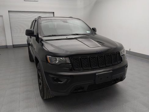 Used 2019 Jeep Grand Cherokee Laredo image 14