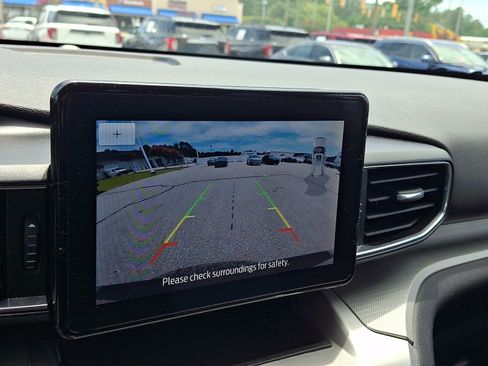 Certified 2022 Ford Explorer XLT w/ Equipment Group 202A RWD image 16