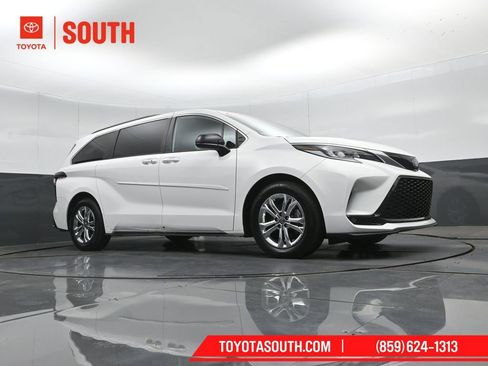 Used 2023 Toyota Sienna XSE w/ XSE Plus Package AWD/4WD image 44
