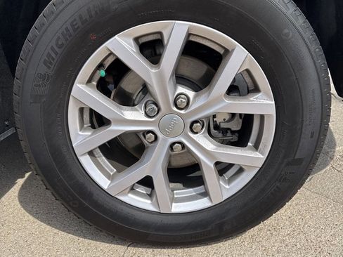 Used 2022 Jeep Grand Cherokee Limited image 25