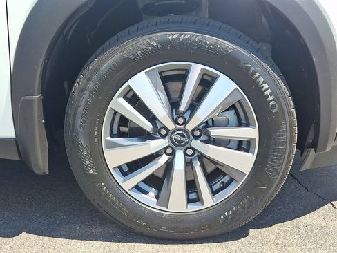 Used 2023 Nissan Pathfinder SL AWD/4WD image 9