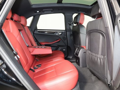 Used 2021 Porsche Macan S image 16