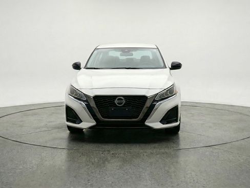 Used 2025 Nissan Altima 2.5 SV FWD image 2