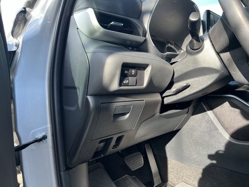 Certified 2024 Toyota Highlander XLE image 13