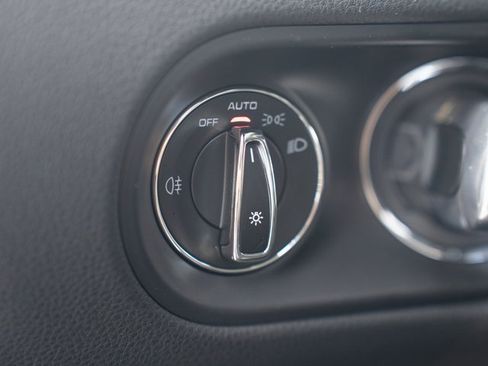 Certified 2025 Porsche Macan image 28