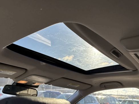 Used 2016 Honda Pilot Touring image 18