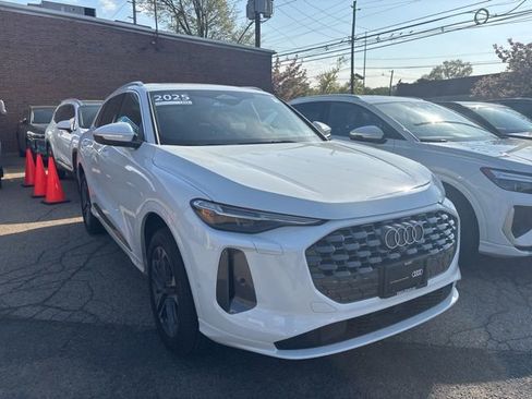 Certified 2025 Audi Q5 Premium Plus w/ Premium Plus AWD/4WD image 11