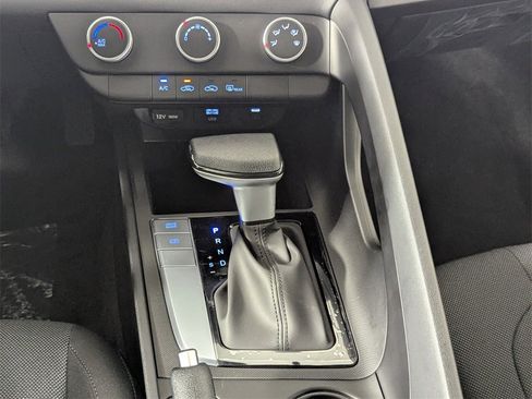 New 2025 Hyundai Elantra SE image 21