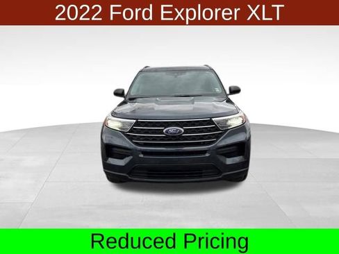 Used 2022 Ford Explorer XLT image 2