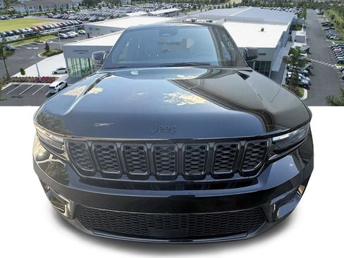 Certified 2025 Jeep Grand Cherokee Limited w/ Black Appearance Package image 10