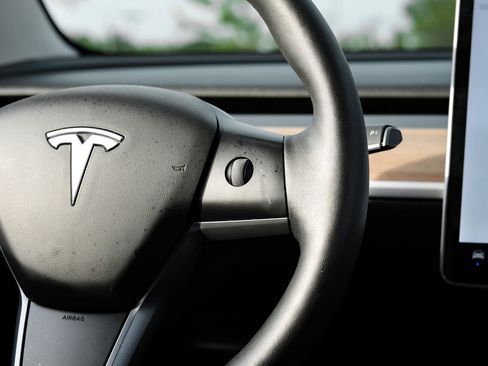 Used 2022 Tesla Model 3 Long Range AWD/4WD image 19