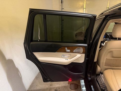 Used 2021 Mercedes-Benz GLS 450 4MATIC image 12