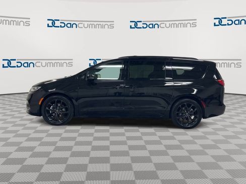 Used 2025 Chrysler Pacifica Limited FWD image 5