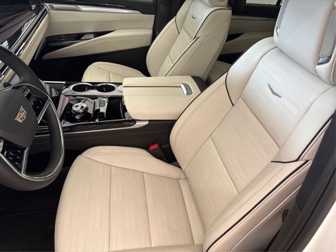 New 2025 Cadillac Escalade ESV Sport w/ Touring Package image 9