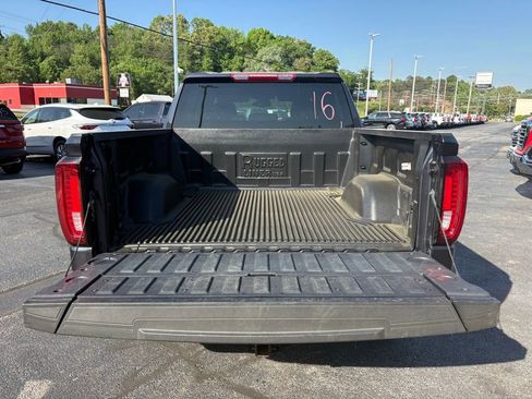 Used 2025 GMC Sierra 1500 SLT image 7