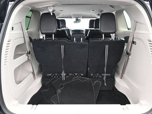 Used 2024 Chrysler Pacifica Touring-L FWD image 30