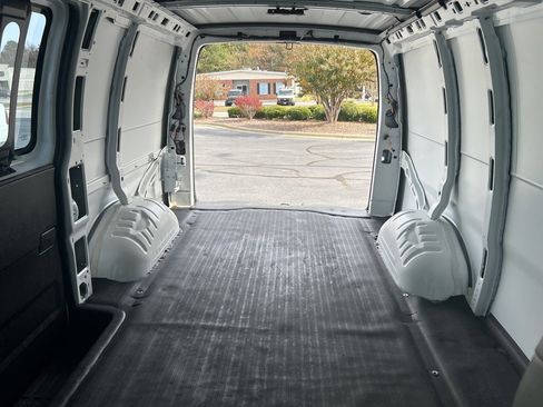 Used 2022 Chevrolet Express 2500 w/ Driver Convenience Package image 31