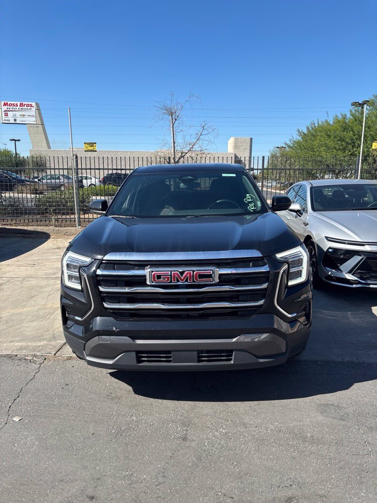 Used 2026 GMC Terrain Elevation FWD image 2