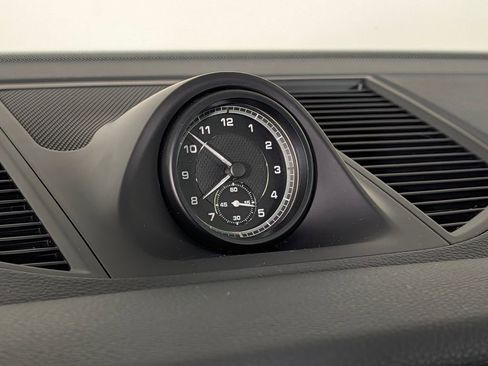 Certified 2023 Porsche Macan image 30