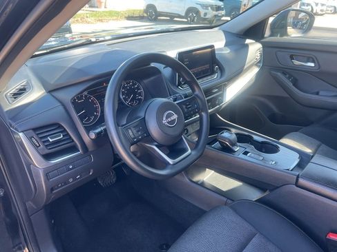 Used 2024 Nissan Rogue SV image 6