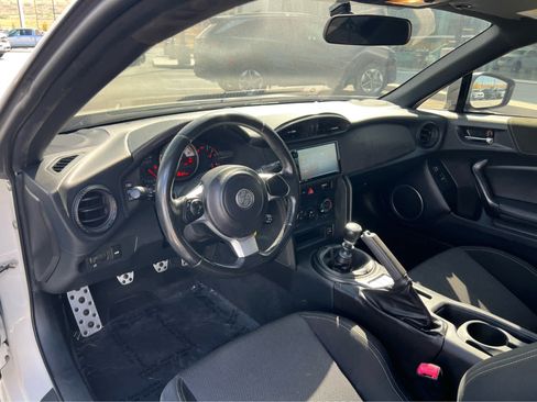 Used 2017 Toyota 86 RWD image 25