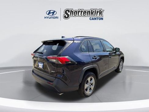 Used 2022 Toyota RAV4 XLE image 5