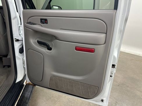 Used 2005 Chevrolet Suburban LT w/ Preferred Equipment Group image 27