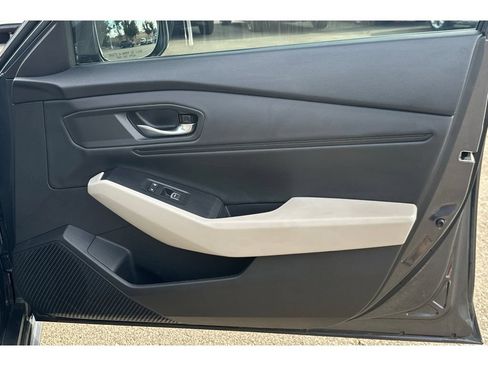 Used 2025 Honda Accord SE image 19