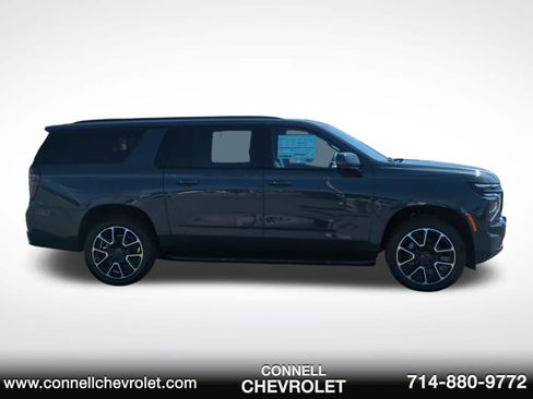 New 2026 Chevrolet Suburban RST w/ RST Capability Package AWD/4WD image 4