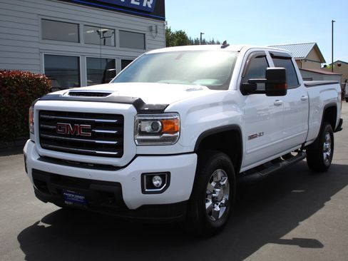 Used 2019 GMC Sierra 3500 SLT image 2