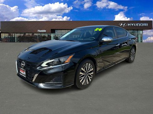 Used 2024 Nissan Altima 2.5 SV FWD image 1