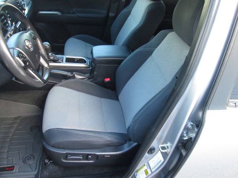 Used 2021 Toyota Tacoma TRD Off-Road AWD/4WD image 17