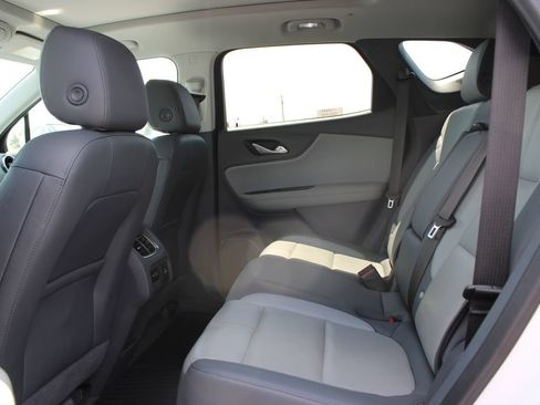 Used 2020 Chevrolet Blazer LT w/ Sound & Technology Package FWD image 18