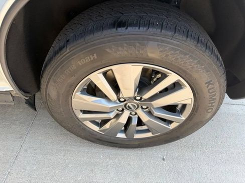 Used 2025 Nissan Pathfinder SV AWD/4WD image 32