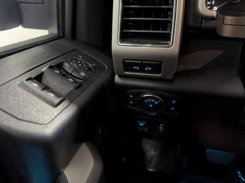 Used 2020 Ford F150 Lariat w/ Equipment Group 502A Luxury image 6