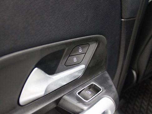 Used 2021 Mercedes-Benz GLB 250 image 19