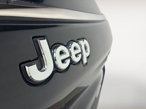 Used 2022 Jeep Compass Latitude image 13