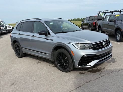 Used 2022 Volkswagen Tiguan SE R-Line FWD image 2