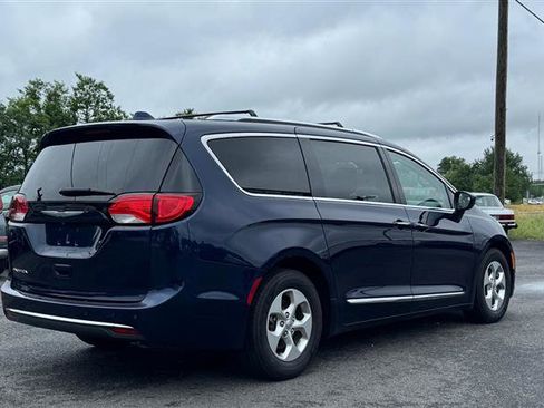 Used 2017 Chrysler Pacifica Touring-L Plus FWD image 5