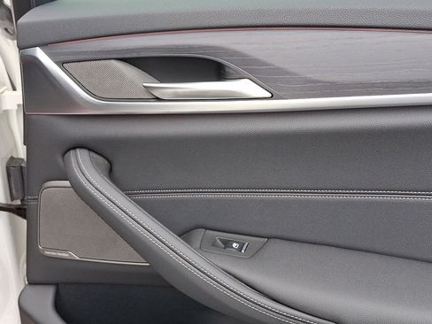 Used 2023 BMW 540i xDrive w/ Premium Package image 14