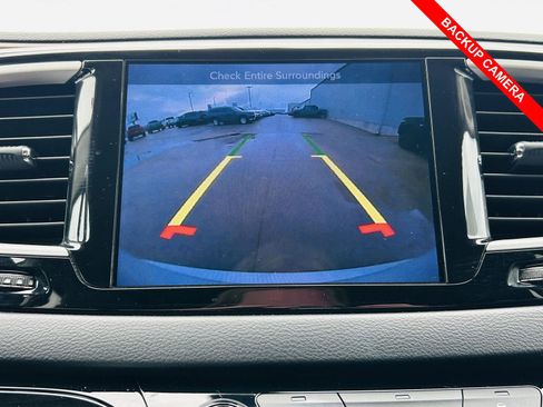 Used 2017 Chrysler Pacifica Touring-L FWD image 9